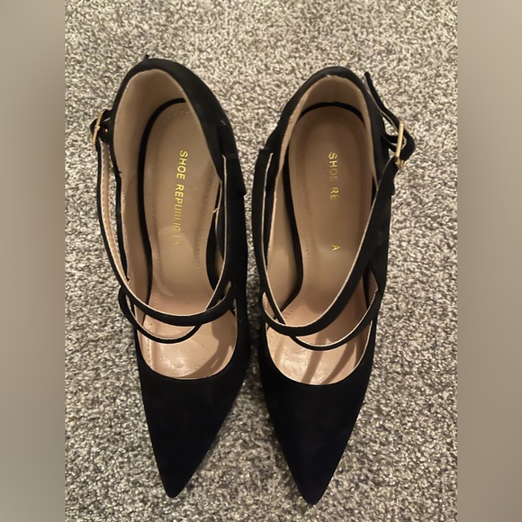 Black pointed toe heel - Picture 2 of 4